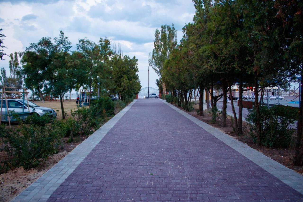 База Отдыха Причал Lazurne Bagian luar foto
